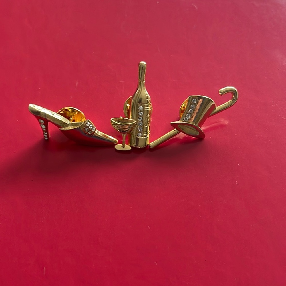 VINTAGE Bundle of three mini pins/brooches